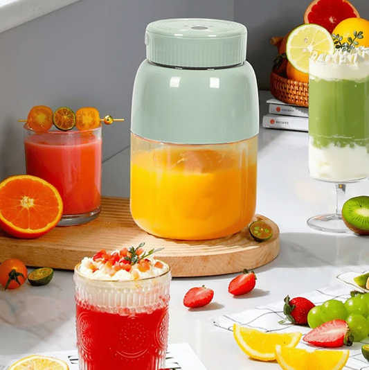 Elektrische Zitruspresse mit Trinkhalm, zwei Deckeln, tragbarer Mixer, großer Fassungsvermögen, kabelloser Entsafterbecher, multifunktionaler Frischsaftbereiter für Smoothies und Shakes